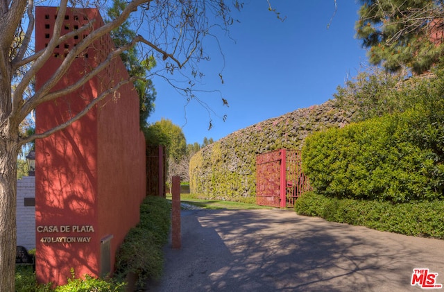 view of side of property featuring a mountain view