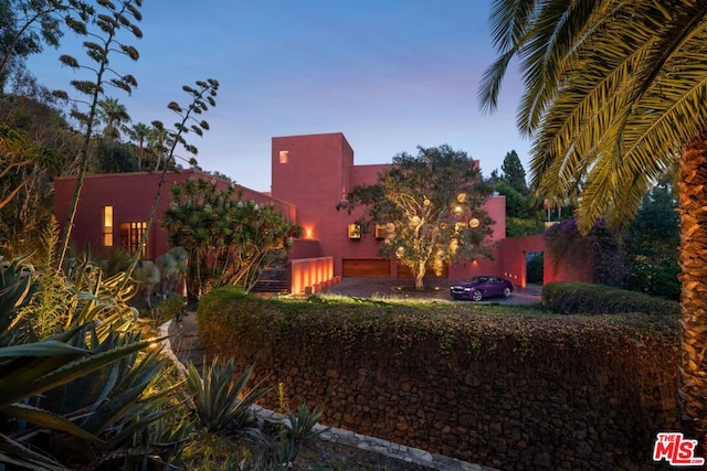 view of yard at dusk