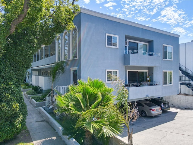 exterior space featuring a balcony