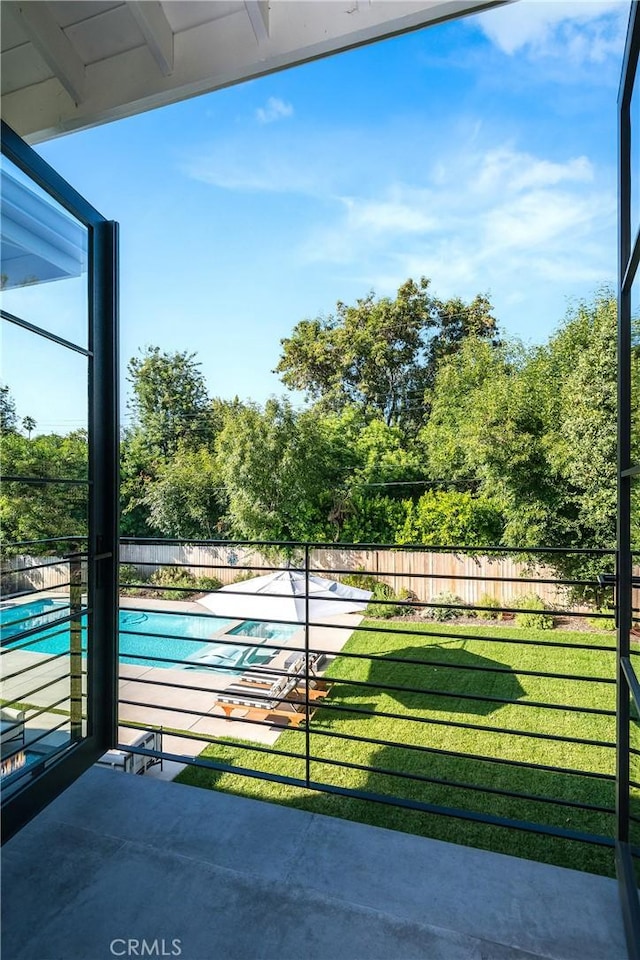 view of swimming pool with a yard