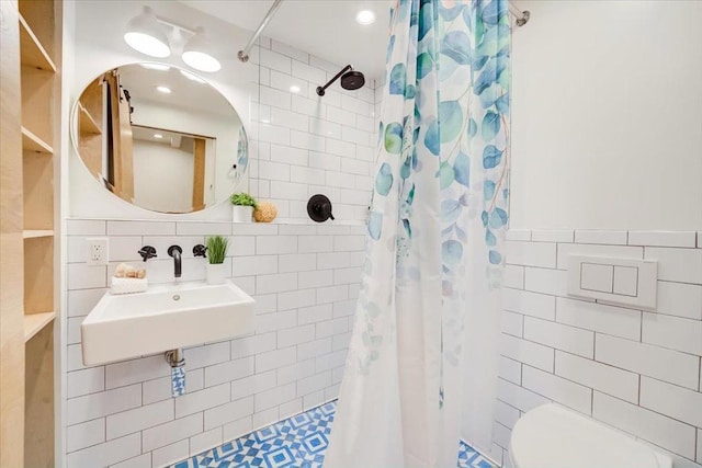 bathroom with toilet, a shower with curtain, and sink