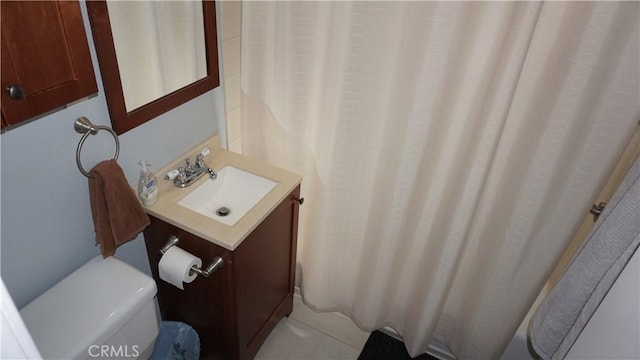 bathroom featuring toilet and sink