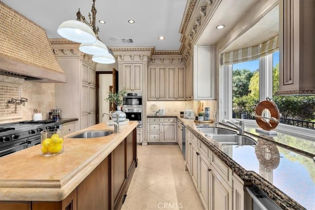 kitchen with decorative backsplash, an island with sink, extractor fan, and sink