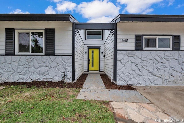 view of entrance to property