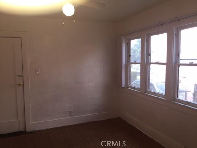 empty room featuring ceiling fan