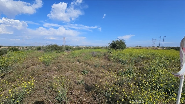 Listing photo 3 for 1 Baldy Mesa Rd, Oak Hills CA 92405