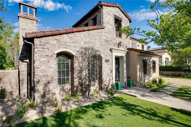 view of front of house with a front lawn