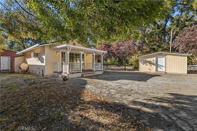 view of front of home with an outdoor structure