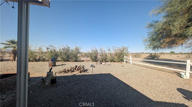 view of yard featuring a rural view