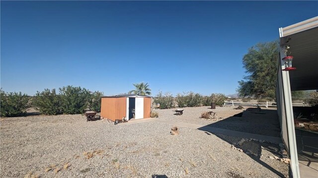 view of yard with a shed