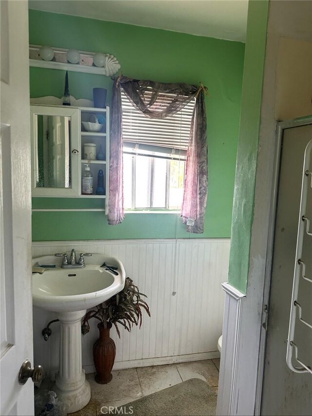 2922 Radnor Ave, Long Beach, CA 90815 - bathroom featuring tile patterned flooring and a wainscoted wall