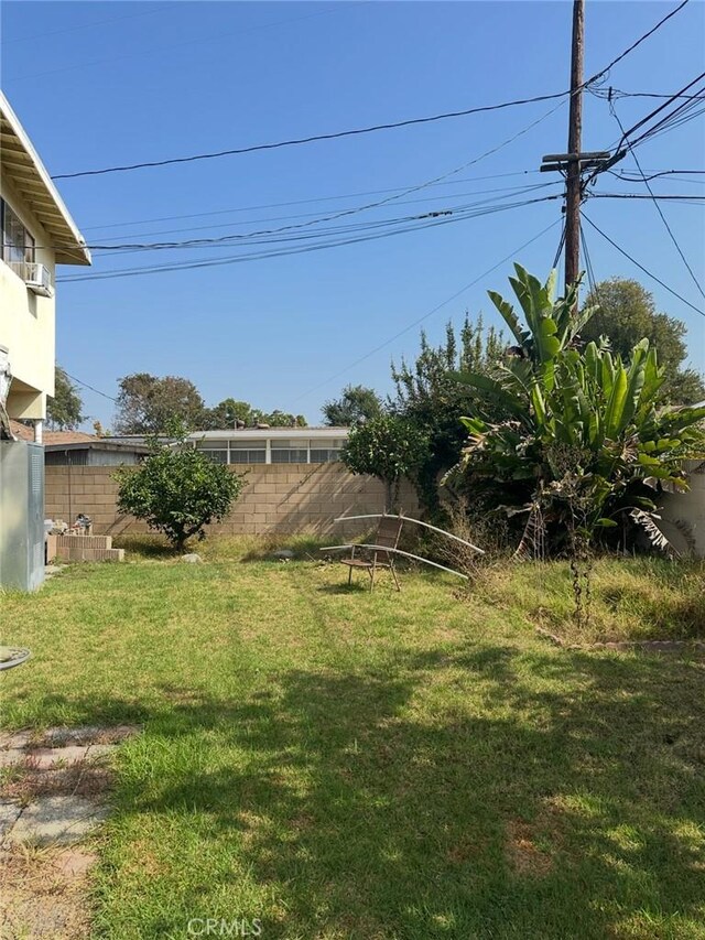 2922 Radnor Ave, Long Beach, CA 90815 - view of yard with fence