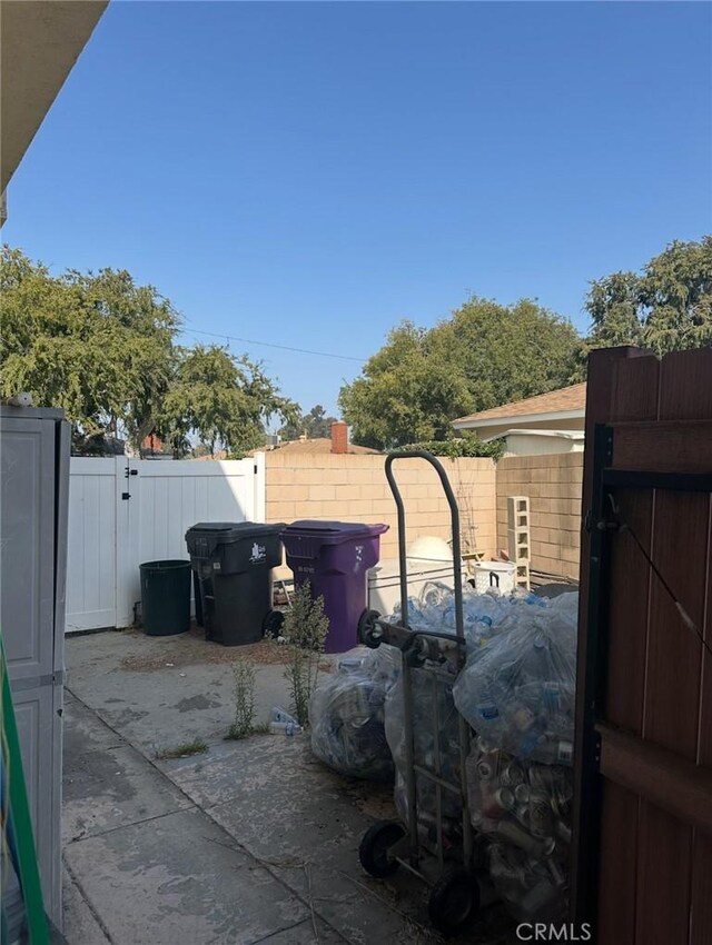 2922 Radnor Ave, Long Beach, CA 90815 - view of patio / terrace with fence and a gate