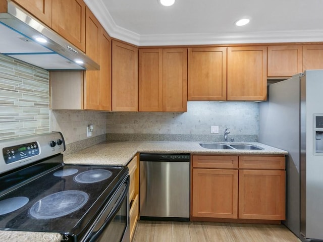 kitchen featuring light hardwood / wood-style floors, stainless steel appliances, crown molding, sink, and tasteful backsplash