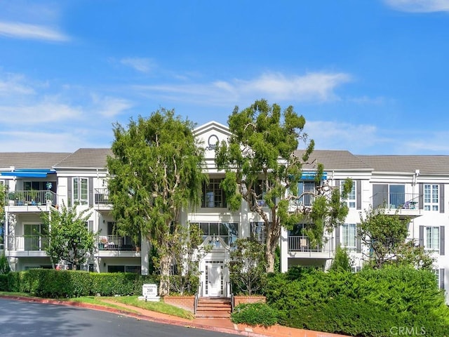 200 Mcneil Ln Unit 204, Newport Beach, CA 92663 - view of building exterior