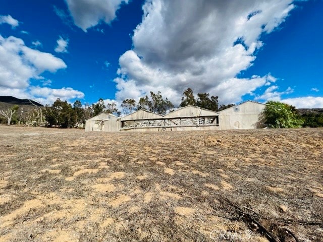 Listing photo 3 for 9104 Huntley Rd, Fallbrook CA 92028