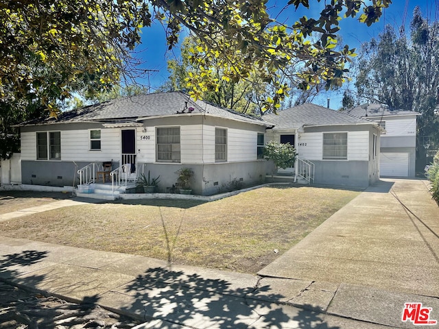 ranch-style home with a front yard