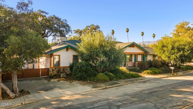 view of front of house featuring a mountain view