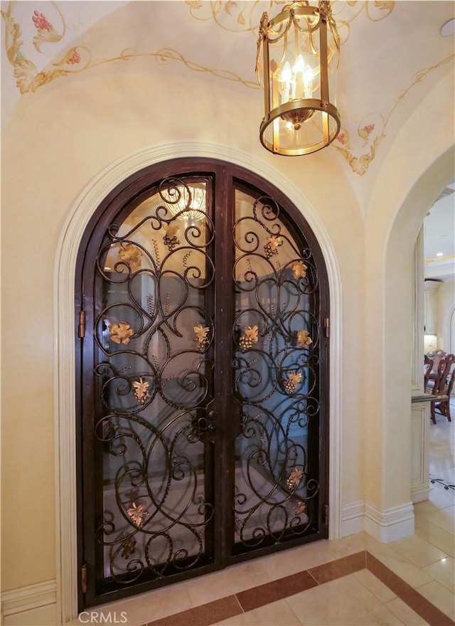 room details with arched walkways