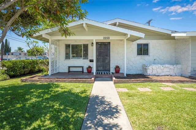 view of front of house with a porch and a front yard