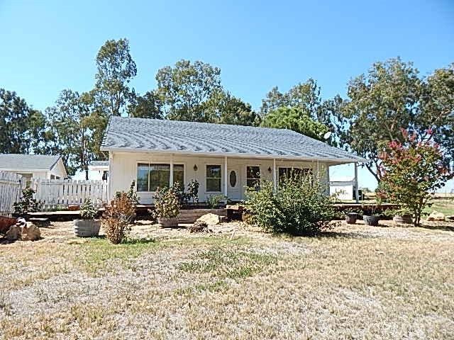 view of front facade with covered porch