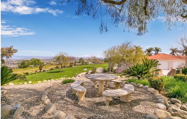 view of yard with a mountain view