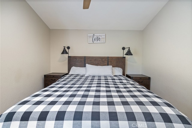 bedroom with ceiling fan