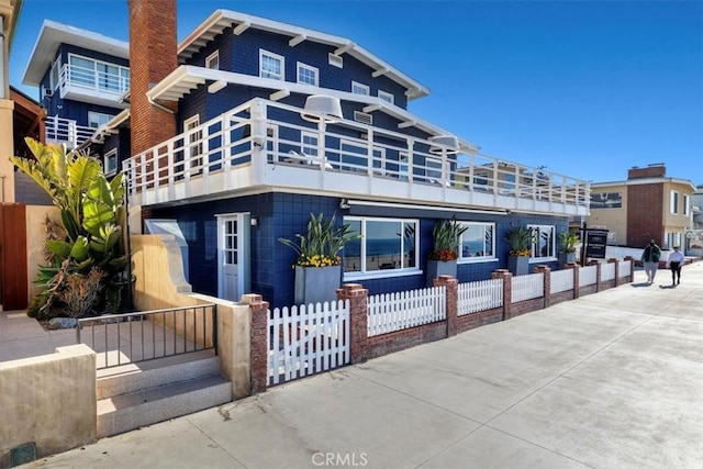 view of front of property with a balcony