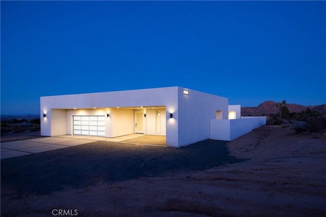 view of front facade with a garage