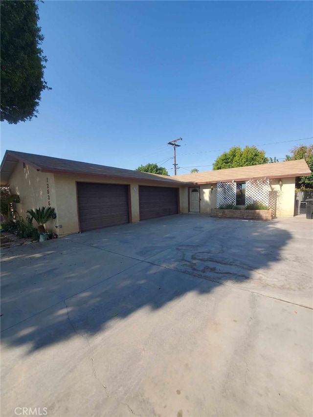 single story home featuring a garage