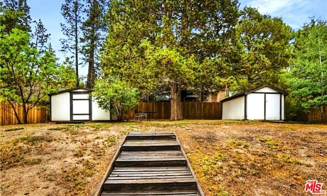 view of yard with a storage shed