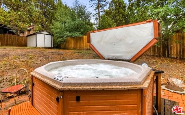 view of yard with a hot tub