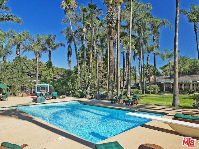 view of swimming pool featuring a patio