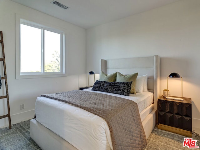 bedroom with carpet flooring