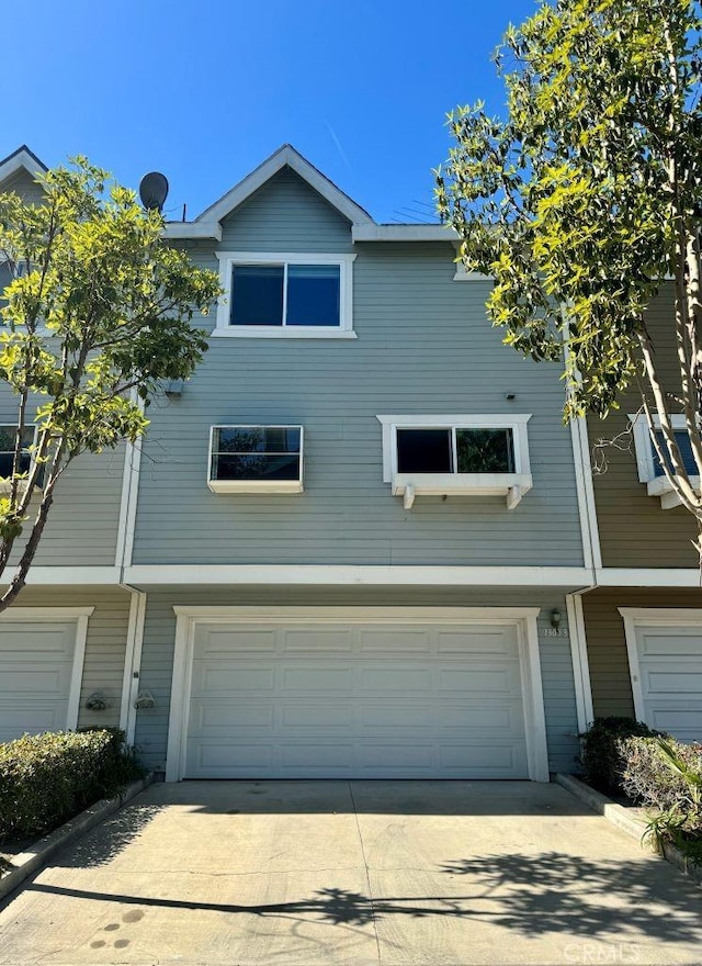 view of front facade with a garage