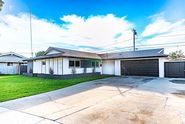 ranch-style house featuring a front lawn