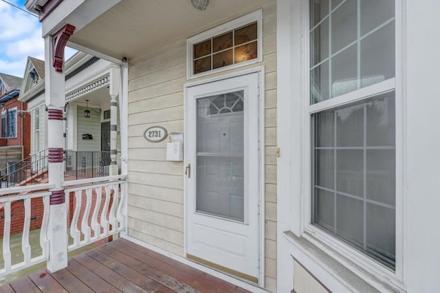 property entrance with covered porch