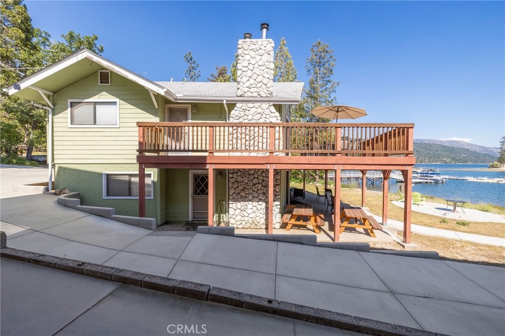 view of front of property featuring a deck with water view