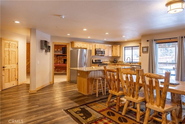 dining space with sink and dark hardwood / wood-style flooring