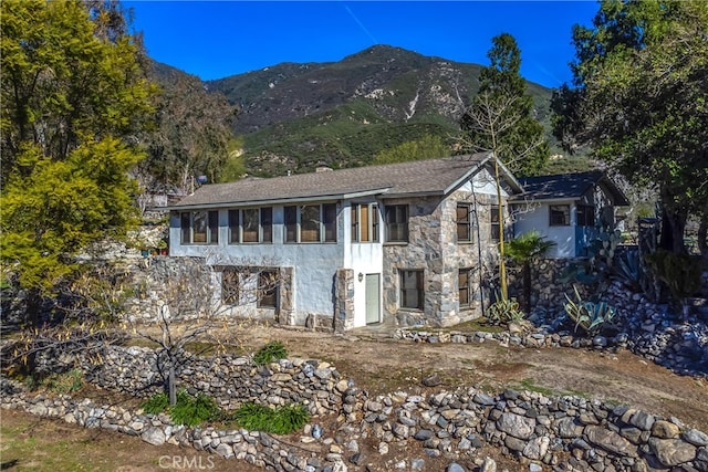 view of front of house featuring a mountain view