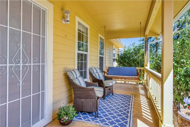 balcony featuring covered porch