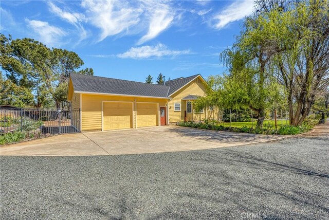 single story home featuring a garage