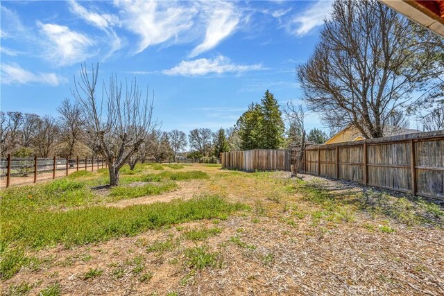 view of yard featuring a rural view