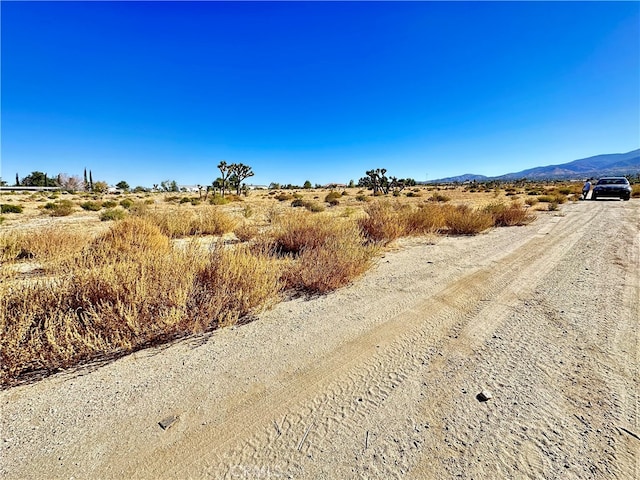 Listing photo 2 for 12025 Primavera Rd, Pinon Hills CA 92372