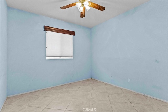 empty room featuring a ceiling fan