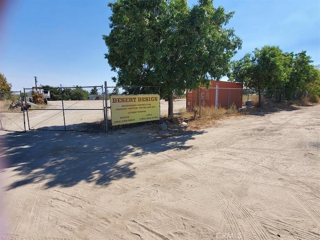 Listing photo 3 for 4175 Warbler Rd, Phelan CA 92371