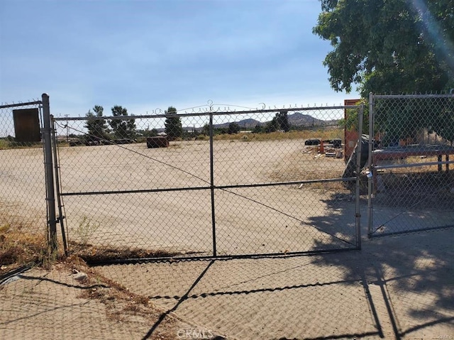 Listing photo 2 for 4175 Warbler Rd, Phelan CA 92371