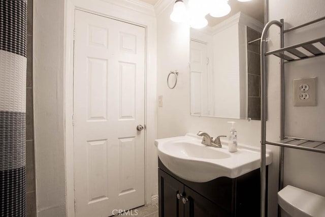 full bath with a shower with shower curtain, crown molding, and vanity