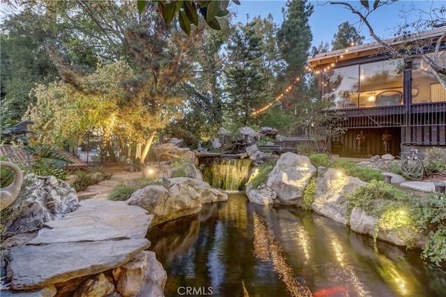 view of yard featuring a garden pond