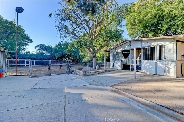 exterior space featuring an outbuilding